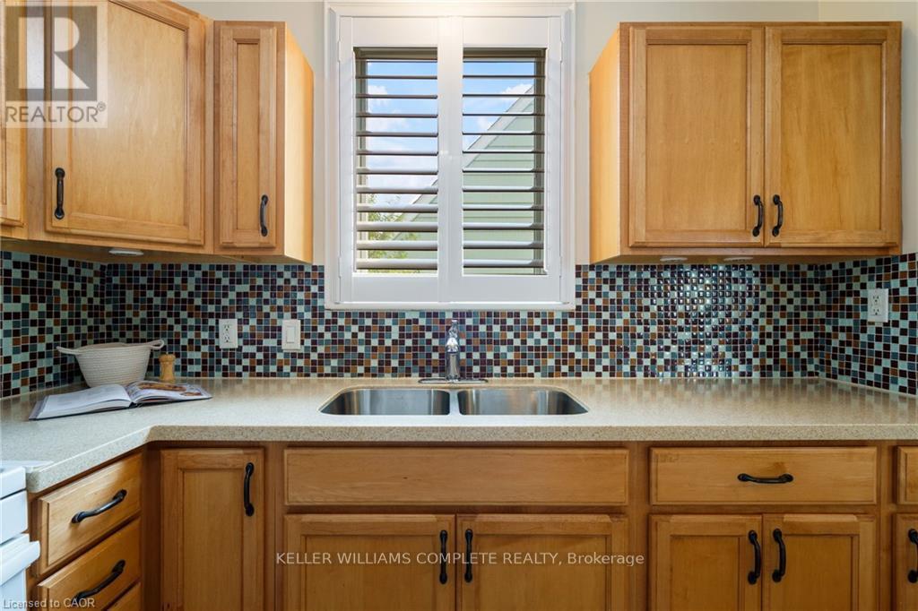 Single Family House for Sale in  MONTROSE AVENUE Hamilton (Rosedale) 