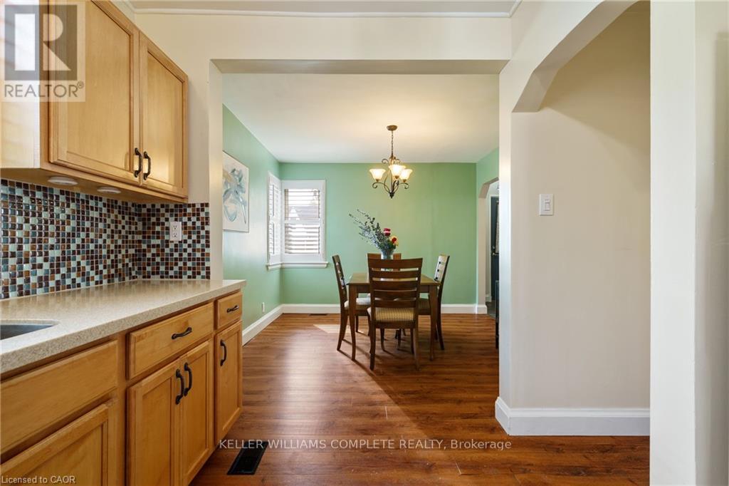 Single Family House for Sale in  MONTROSE AVENUE Hamilton (Rosedale) 