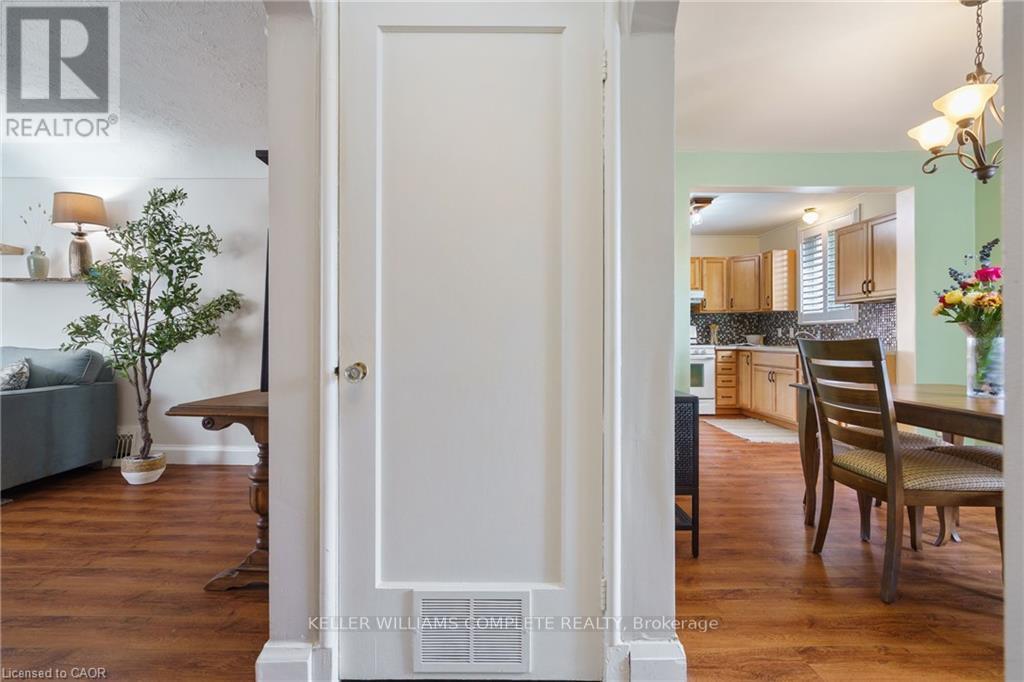 Single Family House for Sale in  MONTROSE AVENUE Hamilton (Rosedale) 