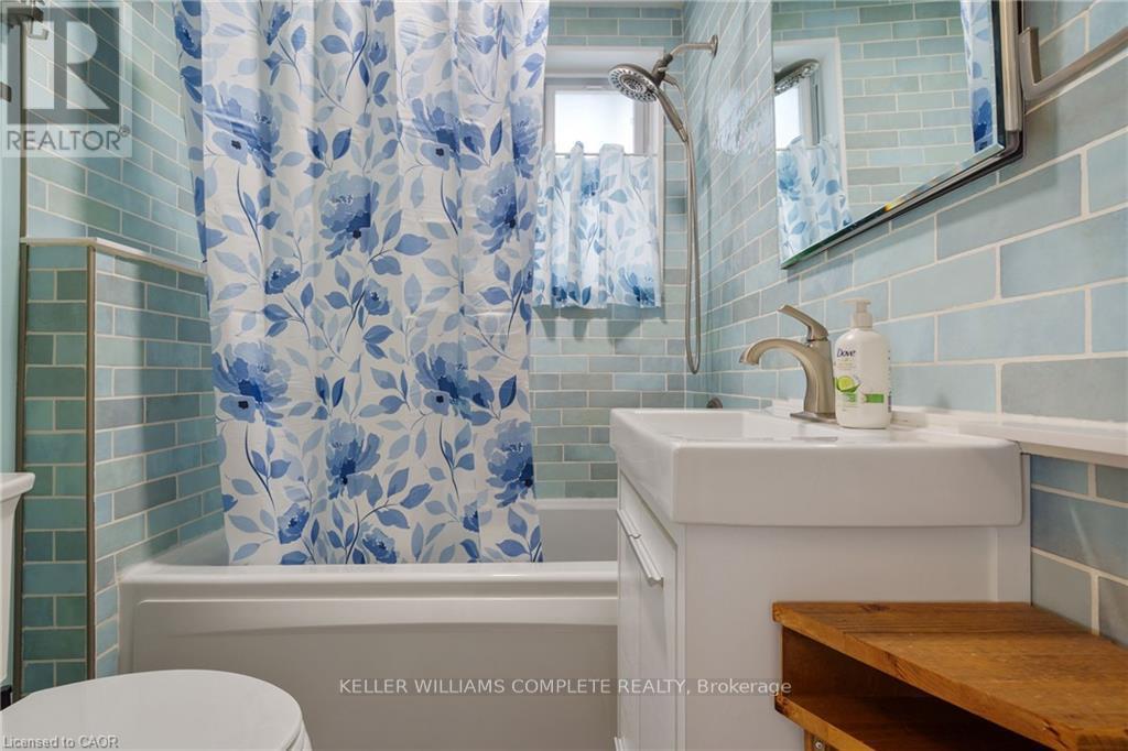 Single Family House for Sale in  MONTROSE AVENUE Hamilton (Rosedale) 