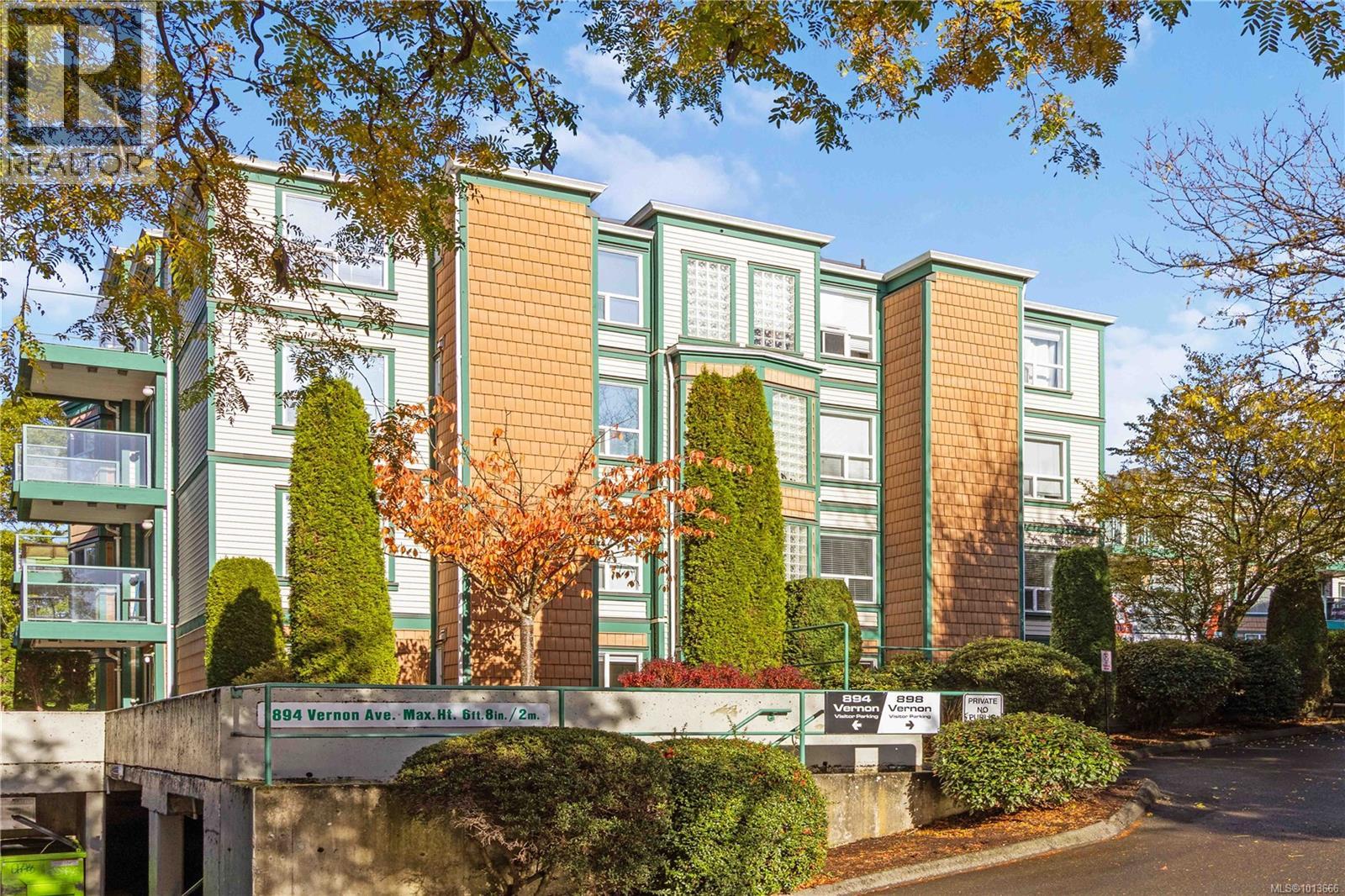 102 894 Vernon Avenue, Saanich