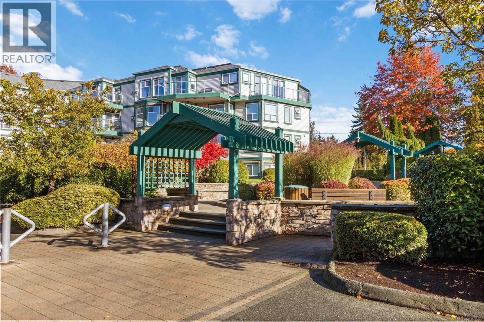 102 894 Vernon Avenue, Saanich