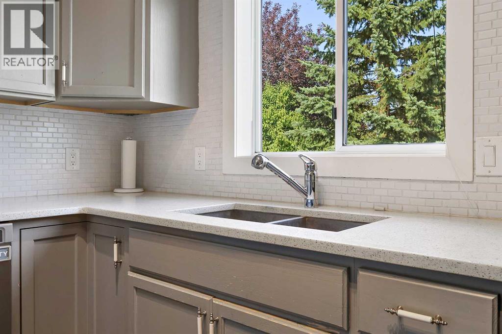 Single Family House Bi-level for Sale in  Rivercroft Close SE Riverbend Calgary 