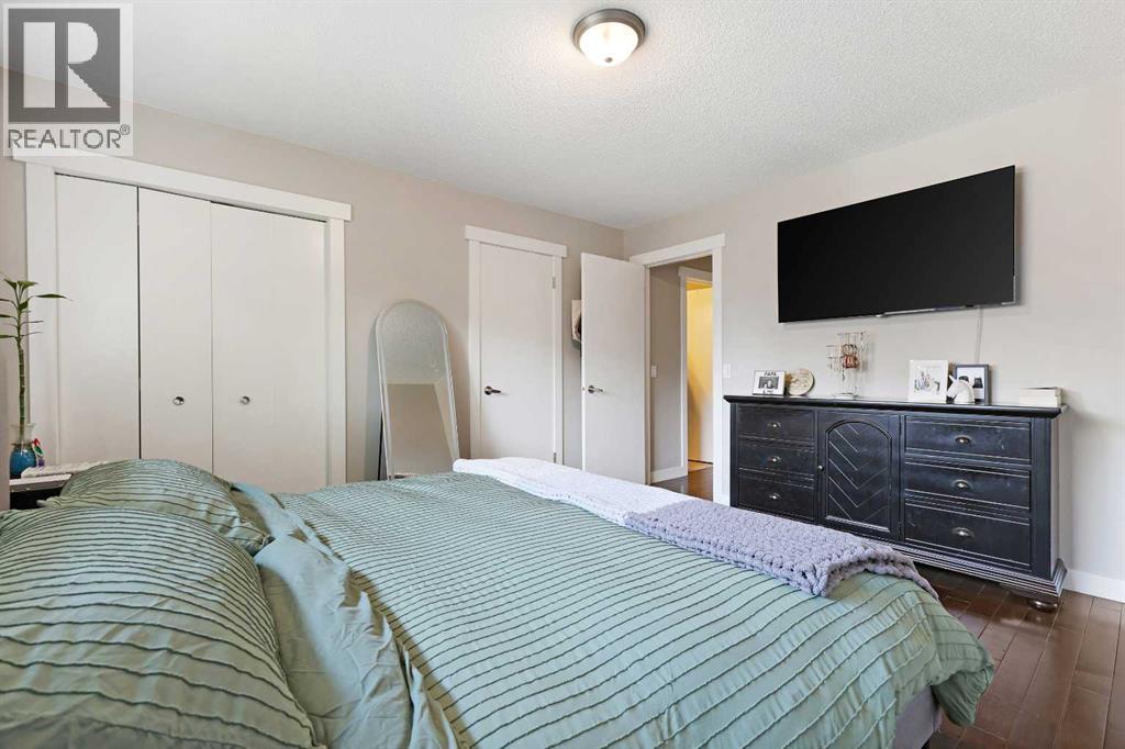 Single Family House Bi-level for Sale in  Rivercroft Close SE Riverbend Calgary 