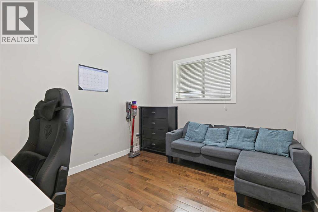 Single Family House Bi-level for Sale in  Rivercroft Close SE Riverbend Calgary 
