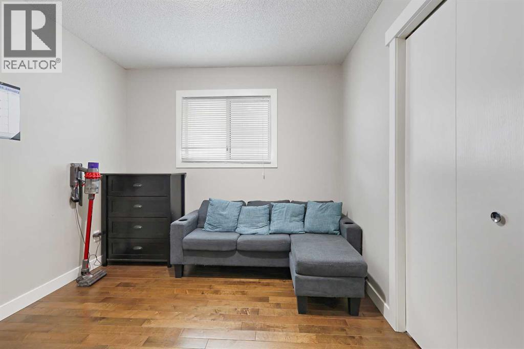Single Family House Bi-level for Sale in  Rivercroft Close SE Riverbend Calgary 