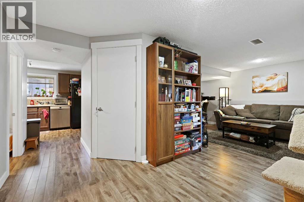 Single Family House Bi-level for Sale in  Rivercroft Close SE Riverbend Calgary 