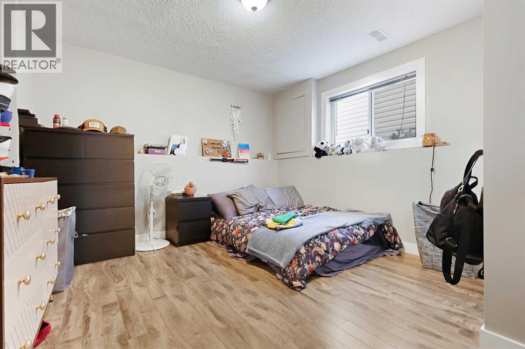 Single Family House Bi-level for Sale in  Rivercroft Close SE Riverbend Calgary 
