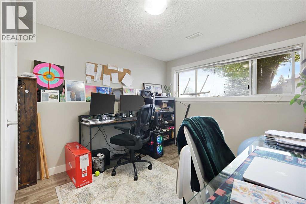 Single Family House Bi-level for Sale in  Rivercroft Close SE Riverbend Calgary 