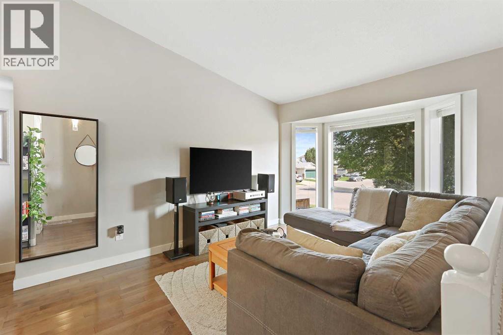 Single Family House Bi-level for Sale in  Rivercroft Close SE Riverbend Calgary 