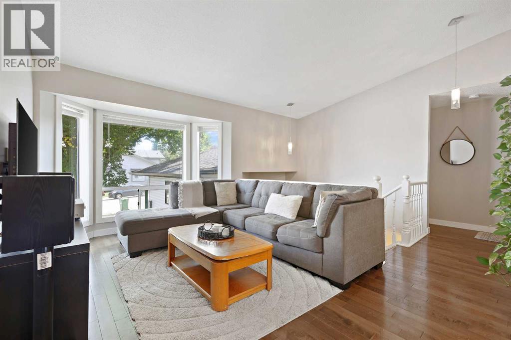 Single Family House Bi-level for Sale in  Rivercroft Close SE Riverbend Calgary 