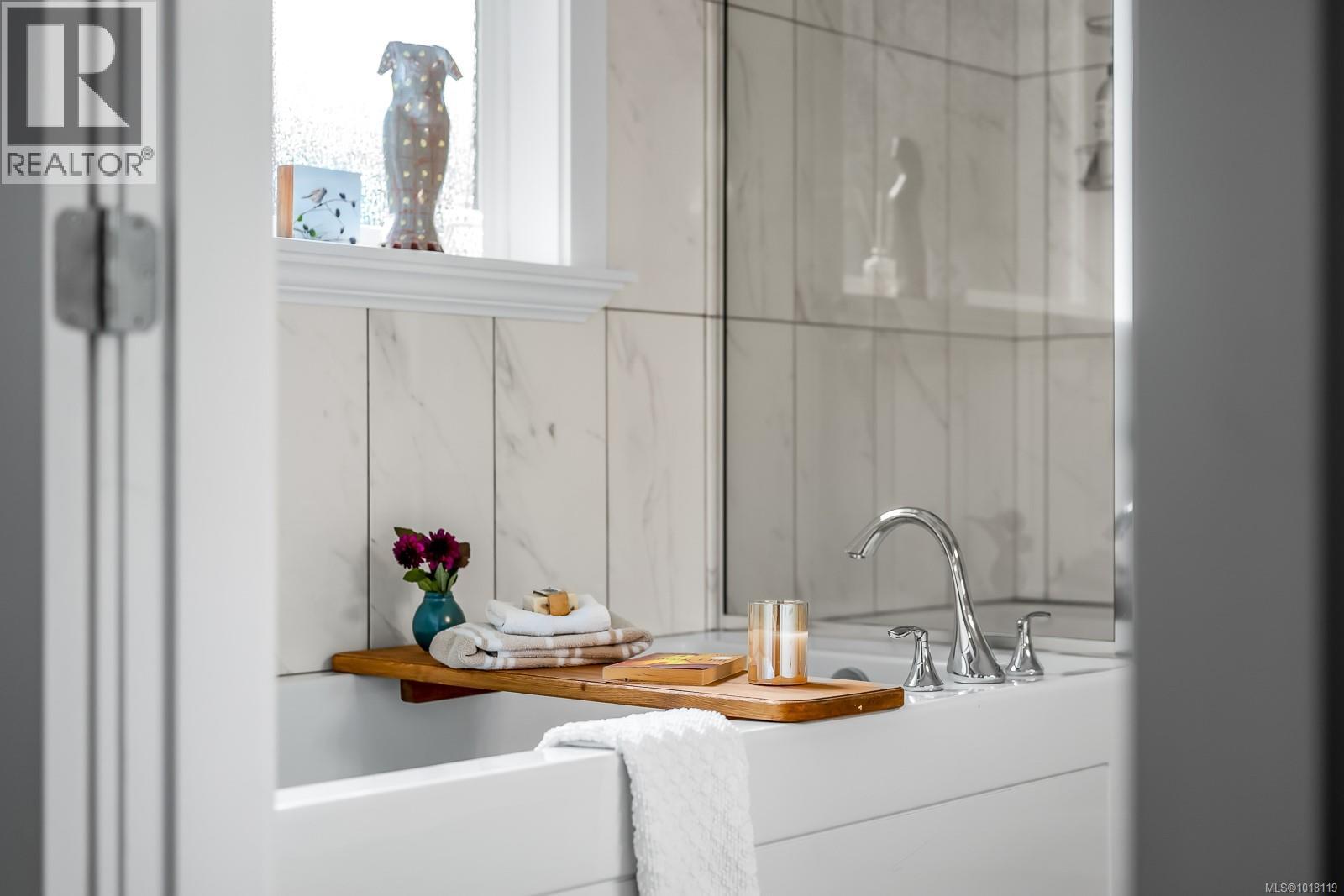 1861 Queens Ave, Comox