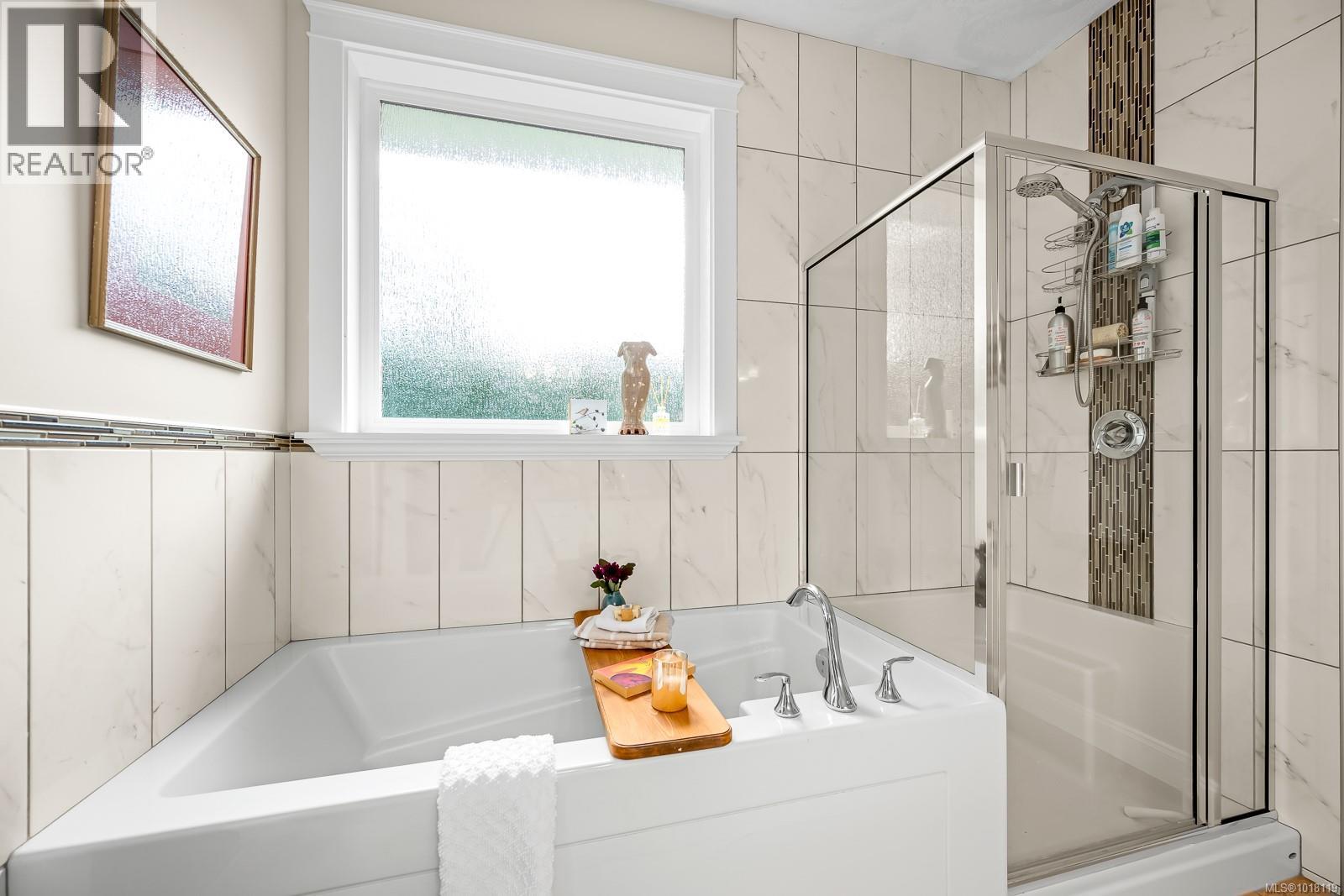 1861 Queens Ave, Comox