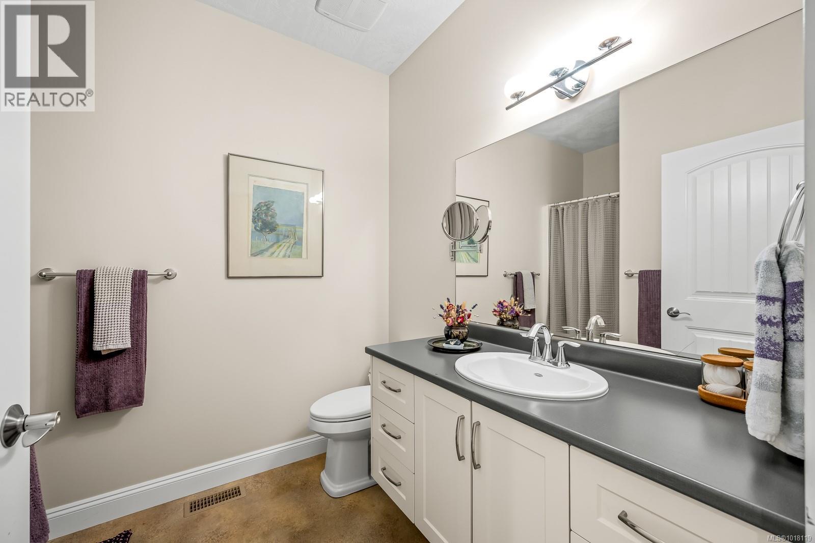 1861 Queens Ave, Comox