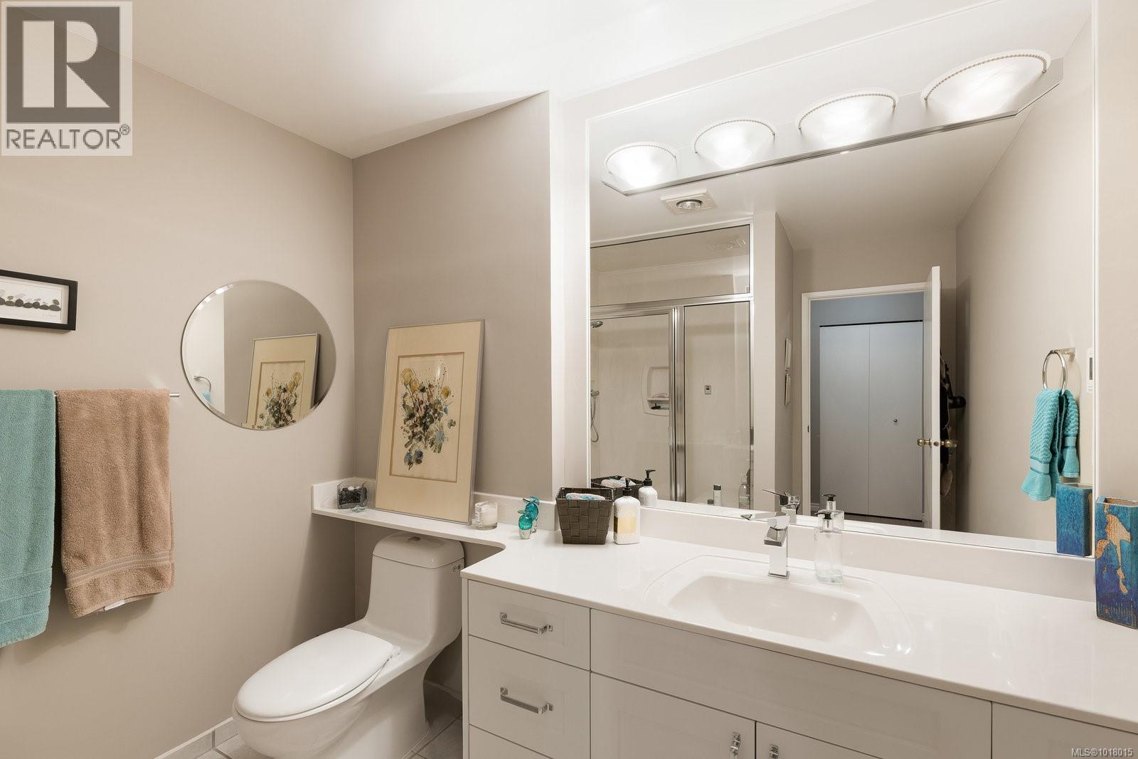 202 9900 Fifth Street, Sidney