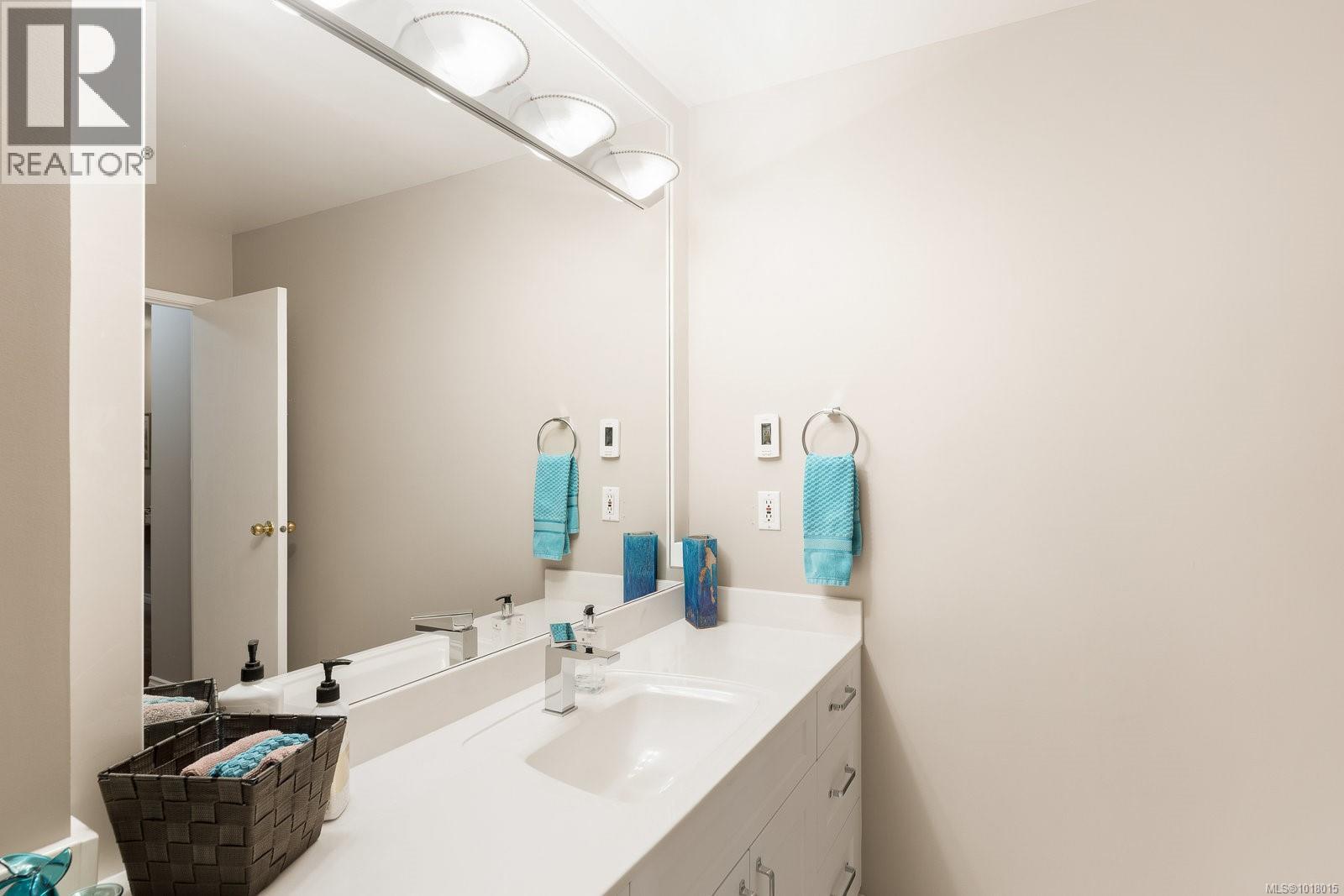 202 9900 Fifth Street, Sidney