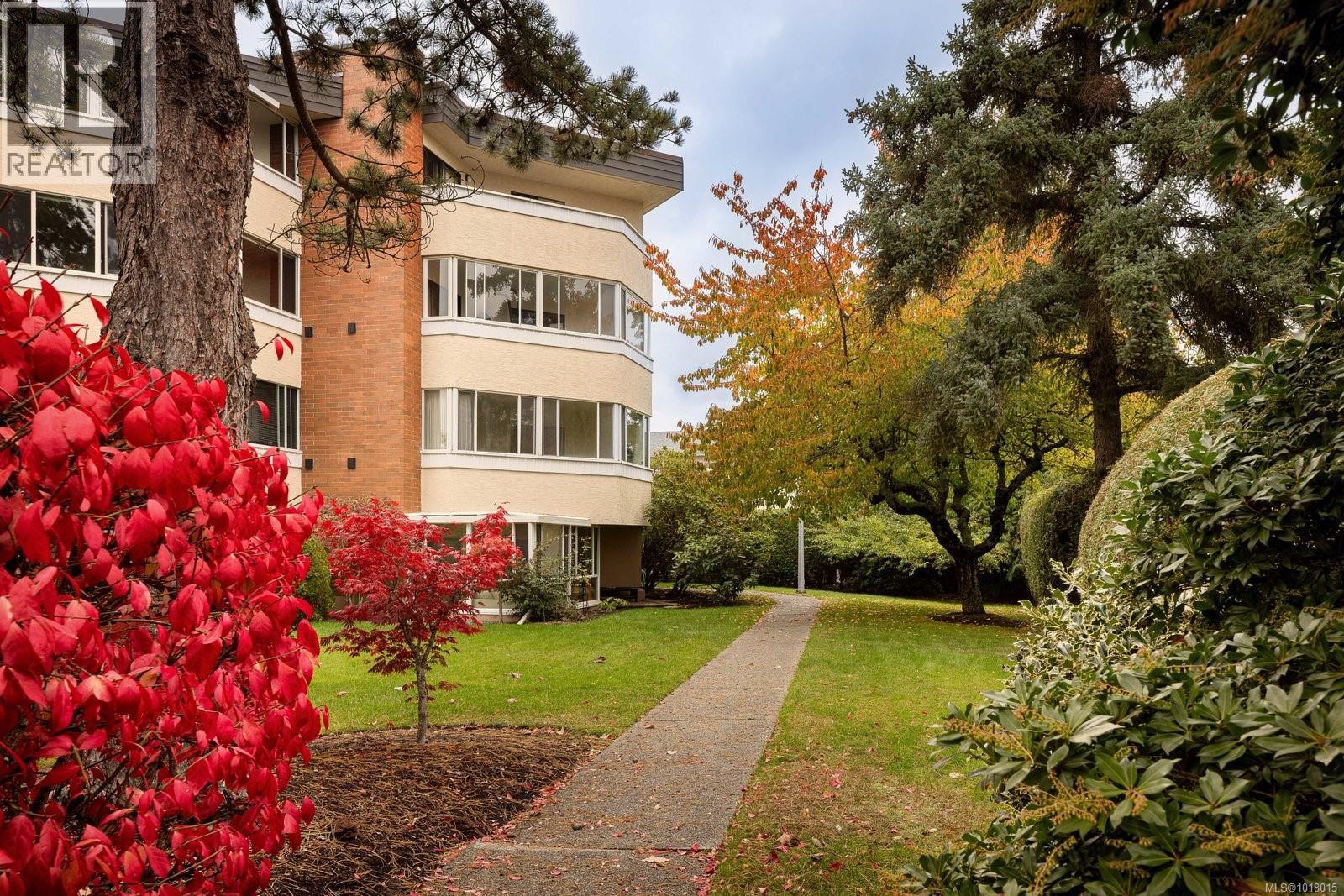 202 9900 Fifth Street, Sidney