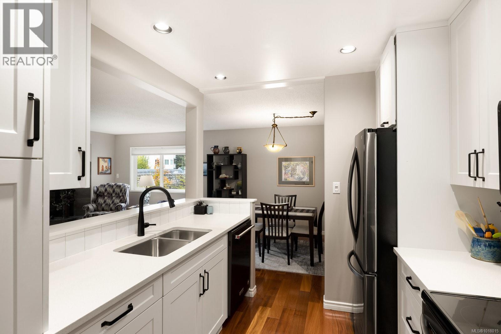 202 9900 Fifth Street, Sidney