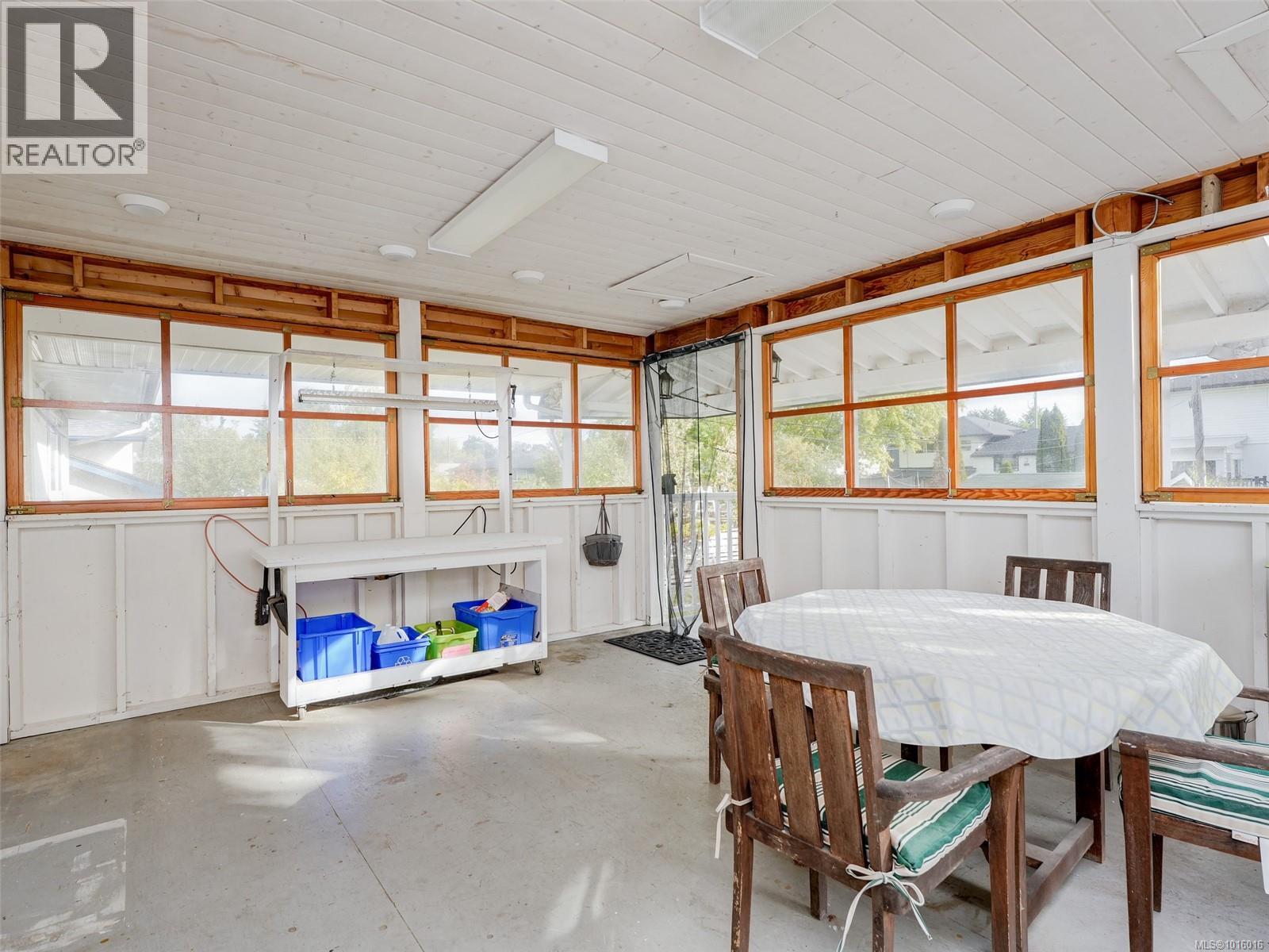  3983 Oakwood Street, Saanich