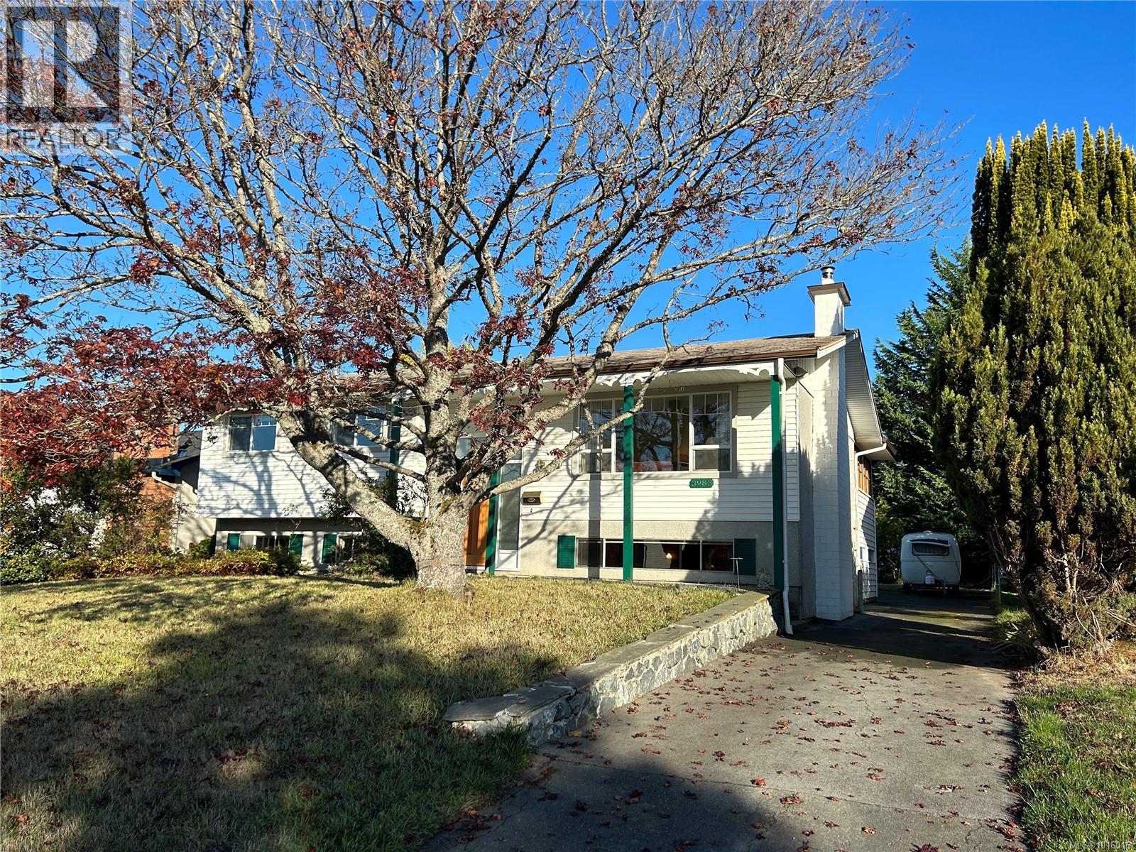  3983 Oakwood Street, Saanich