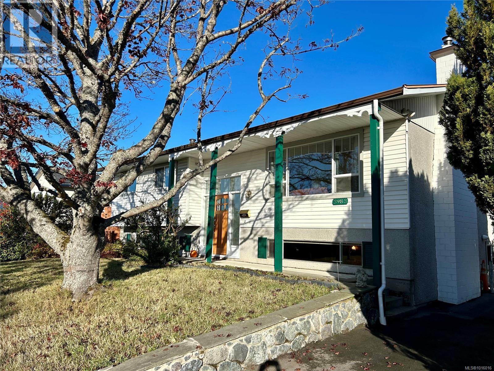  3983 Oakwood Street, Saanich