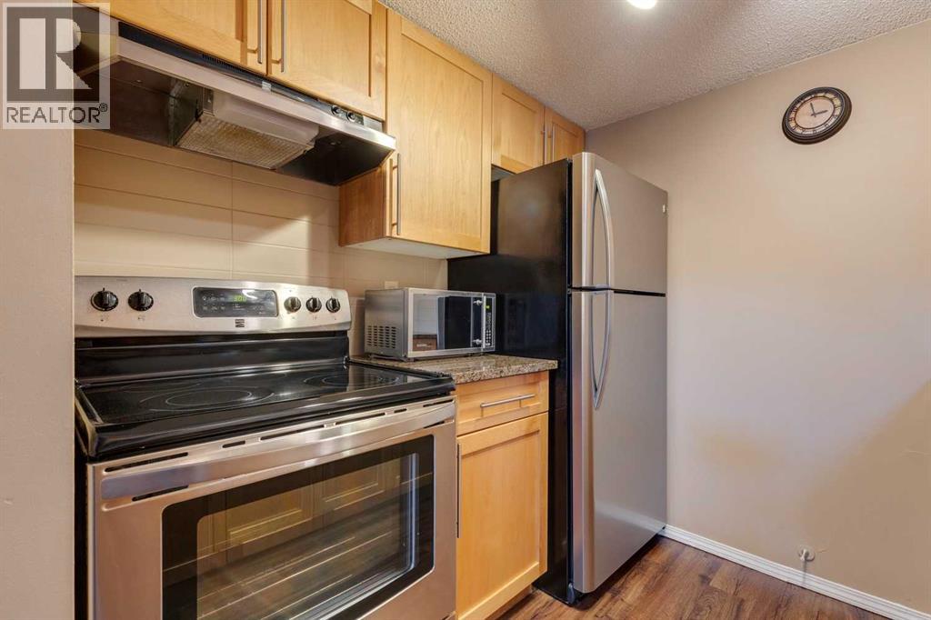 Single Family House for Sale in    Avenue NW Huntington Hills Calgary 