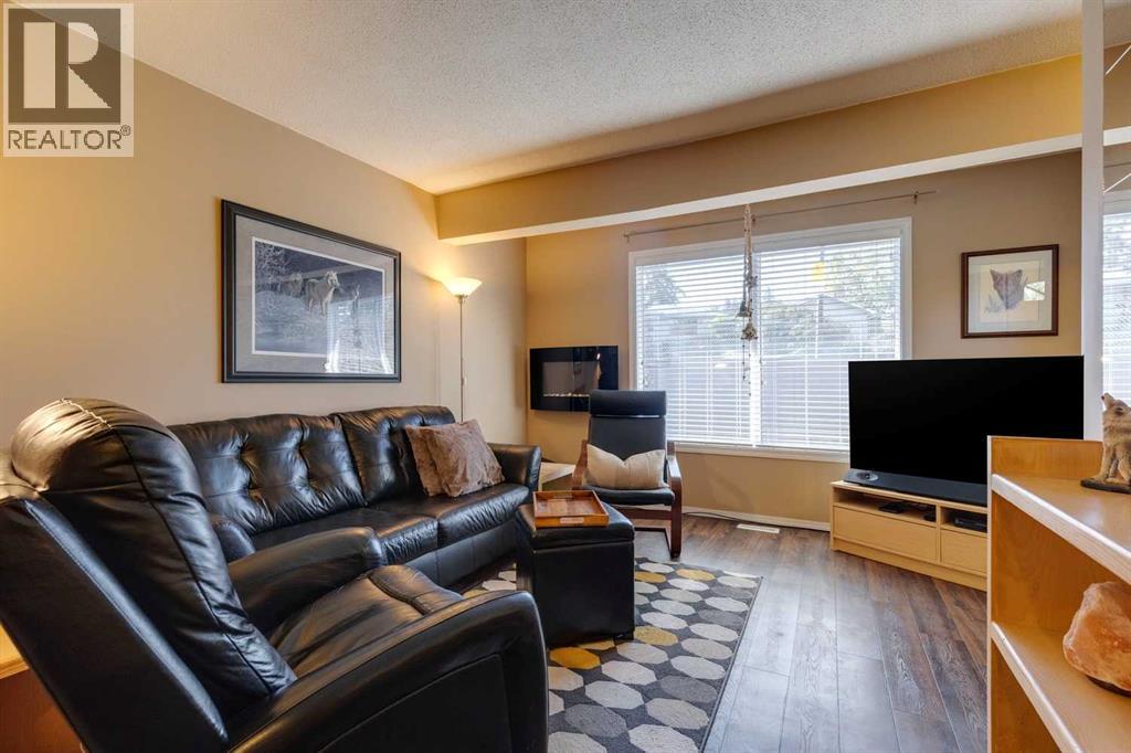 Single Family House for Sale in    Avenue NW Huntington Hills Calgary 