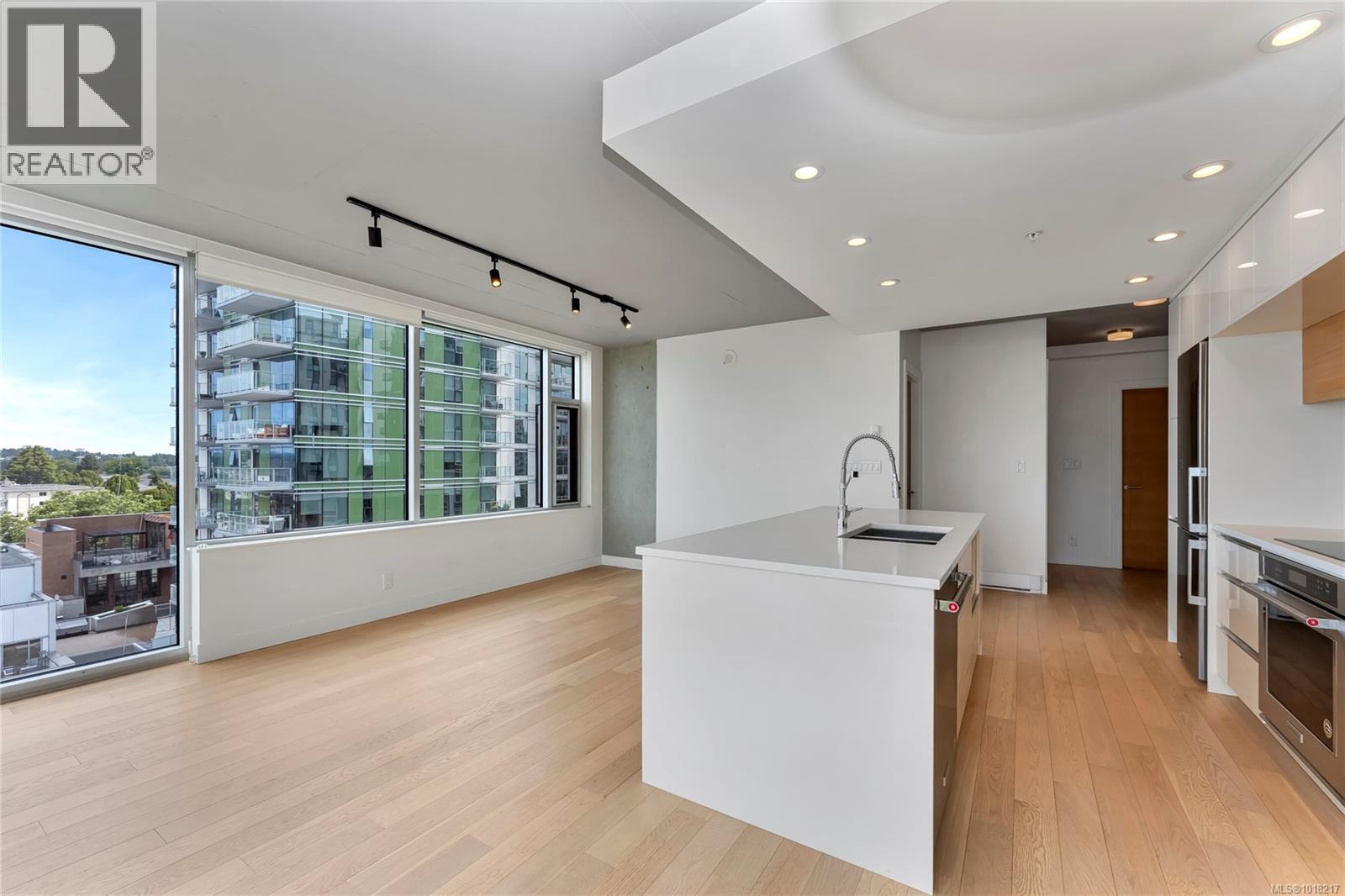 804 989 Johnson Street, Victoria