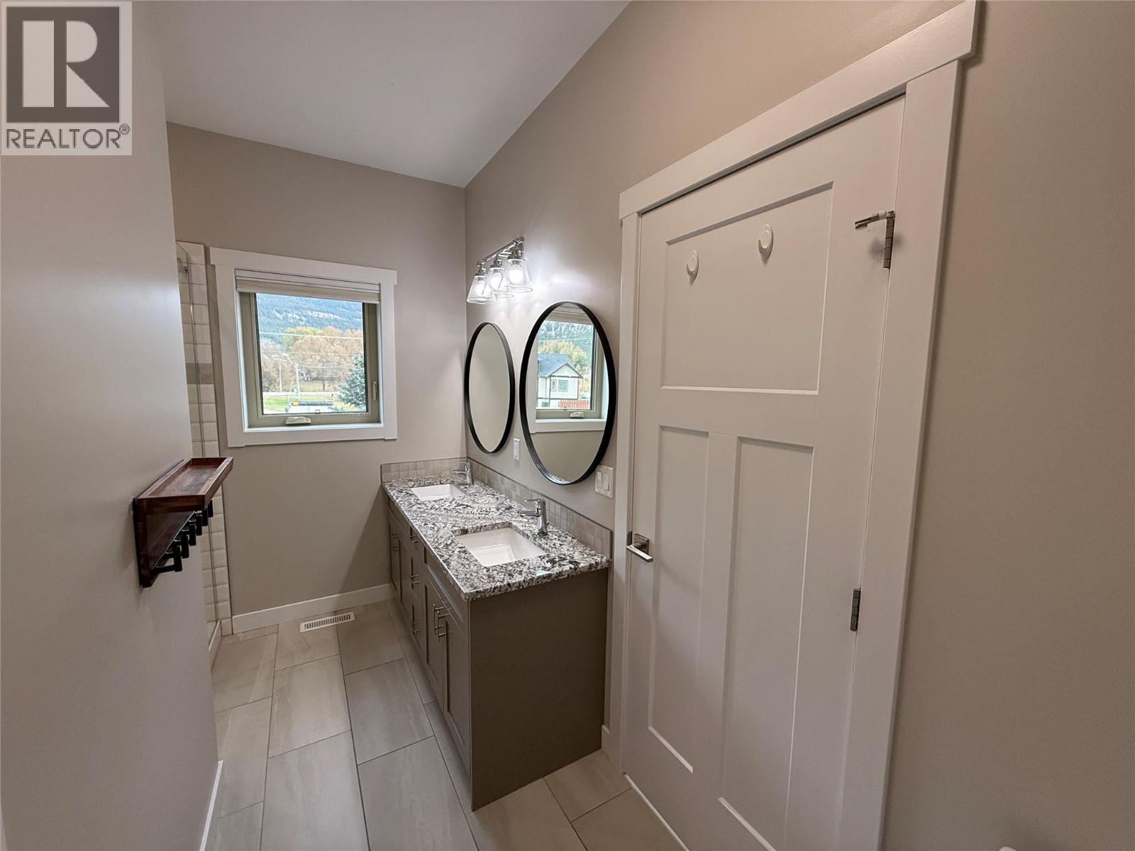 974 SWANSEA VIEW Road, Windermere