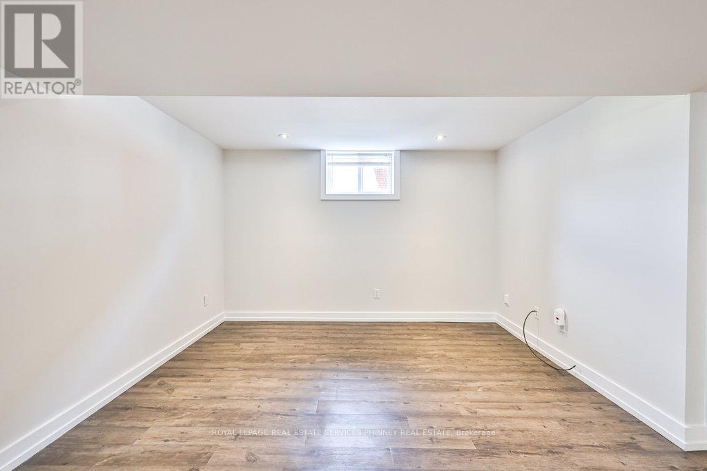 Single Family House for Sale in  WALTER AVENUE S Hamilton (Rosedale) 