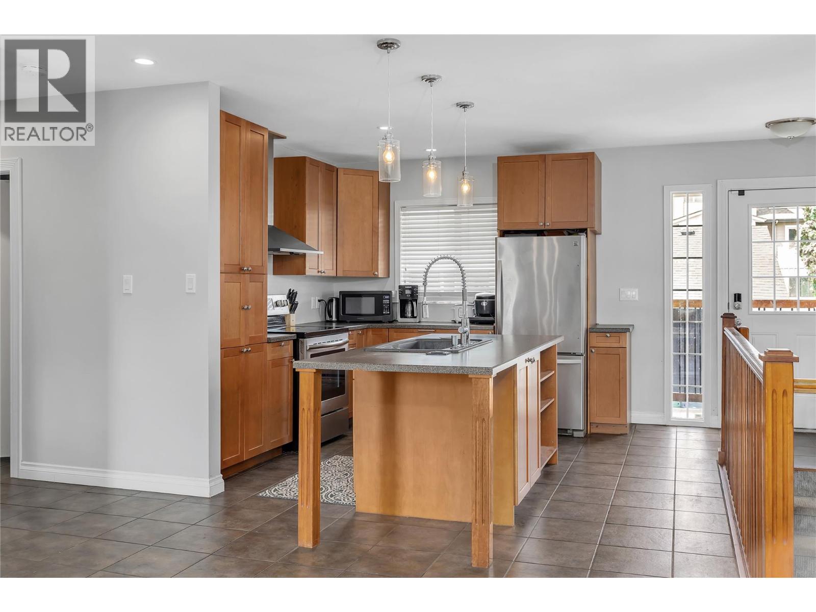  855 Saucier Avenue, Kelowna
