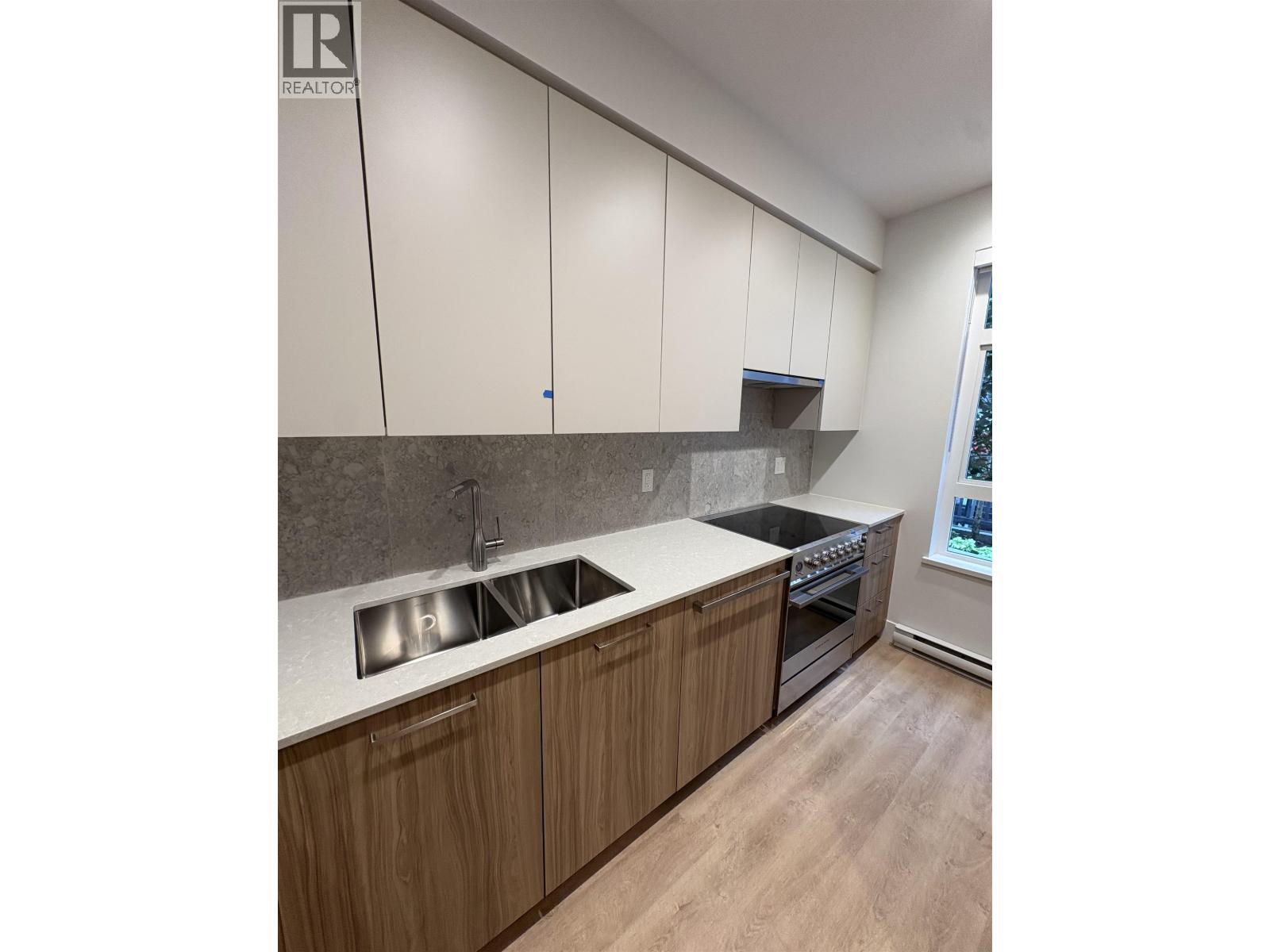 105 2304 EMERY COURT, North Vancouver