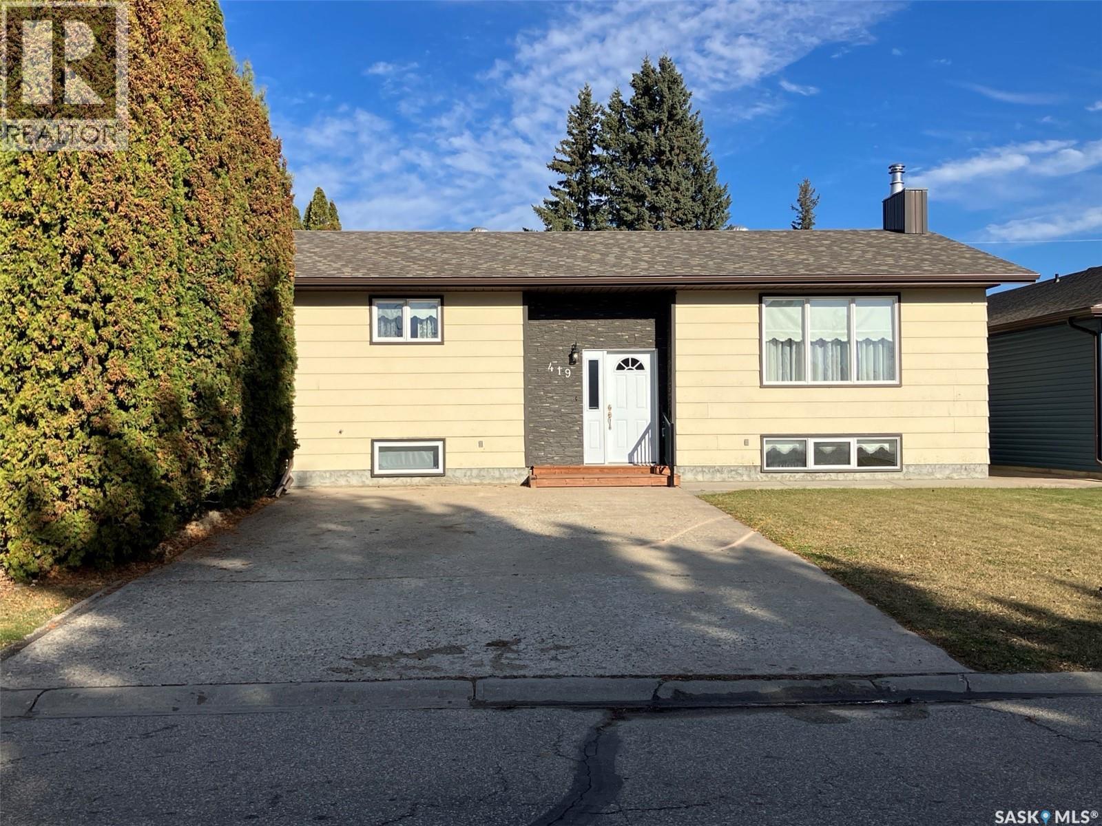 419 8th AVENUE W - Photo 3 of 44, Nipawin, Saskatchewan