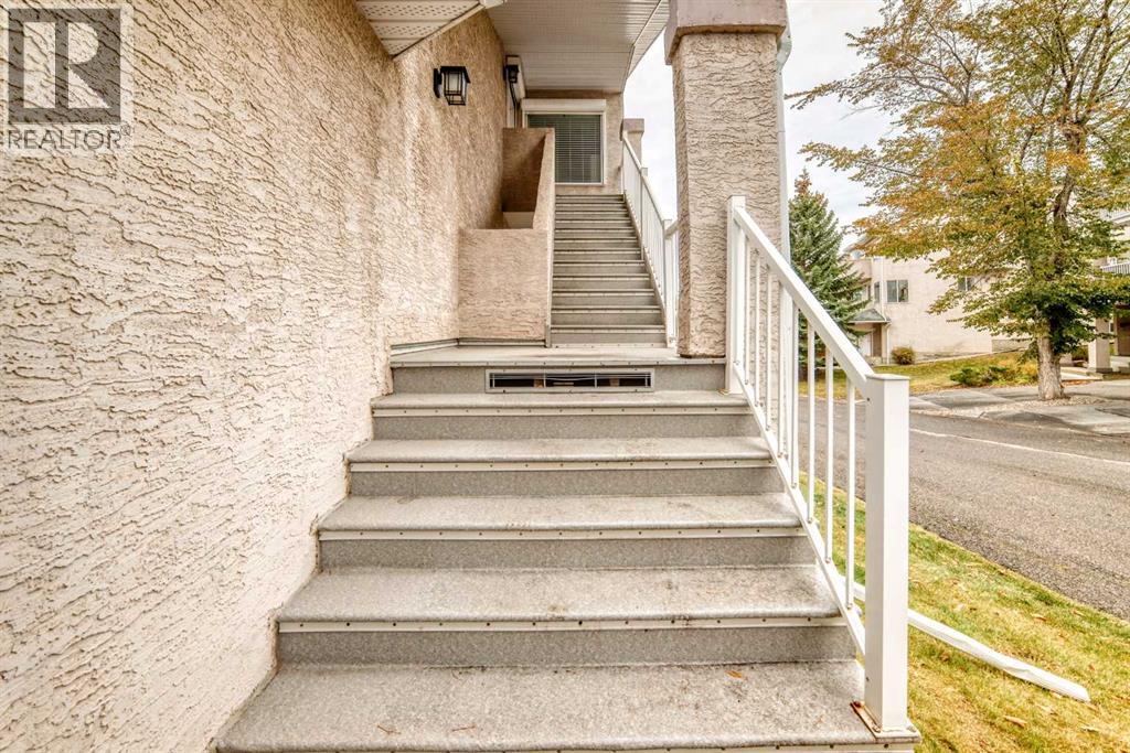 Single Family House for Sale in  Sierra Morena Green SW Signal Hill Calgary 