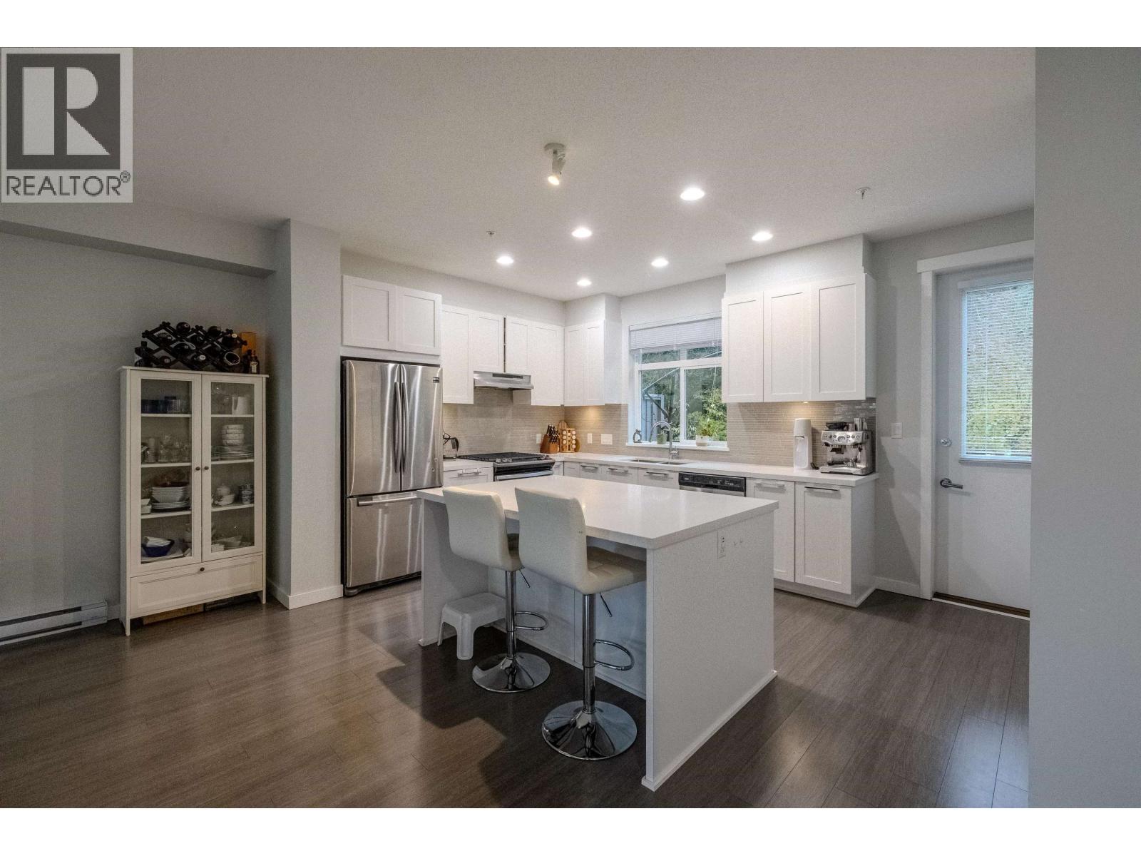 46 39548 LOGGERS LANE, Squamish