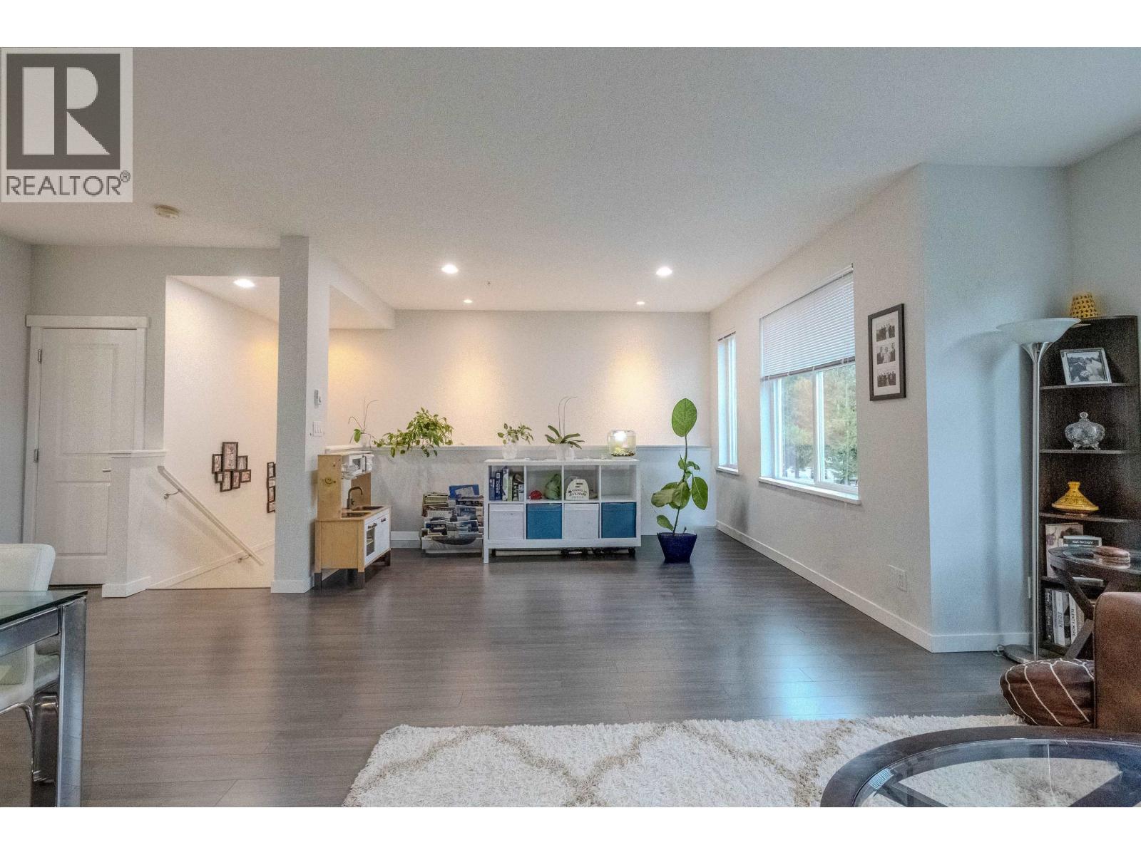 46 39548 LOGGERS LANE, Squamish