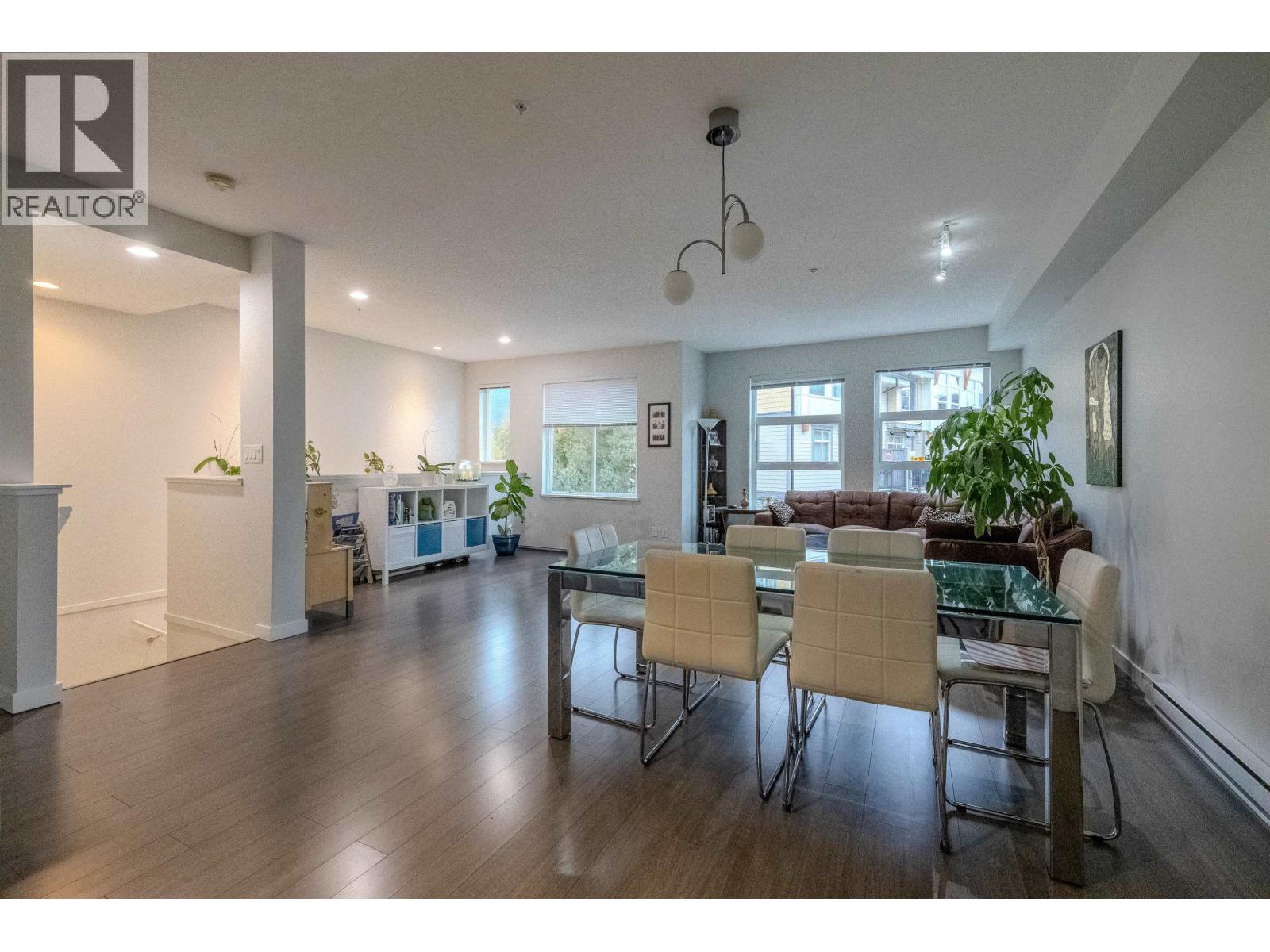 46 39548 LOGGERS LANE, Squamish