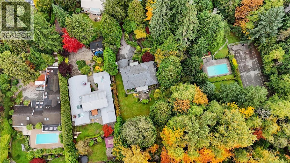 360 KEITH ROAD, West Vancouver