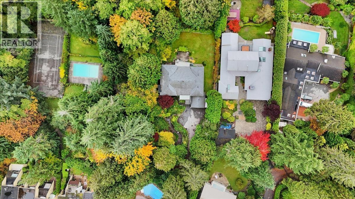 360 KEITH ROAD, West Vancouver