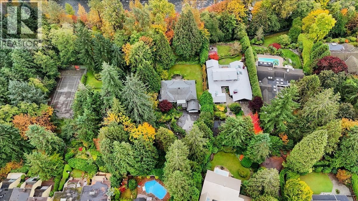 360 KEITH ROAD, West Vancouver