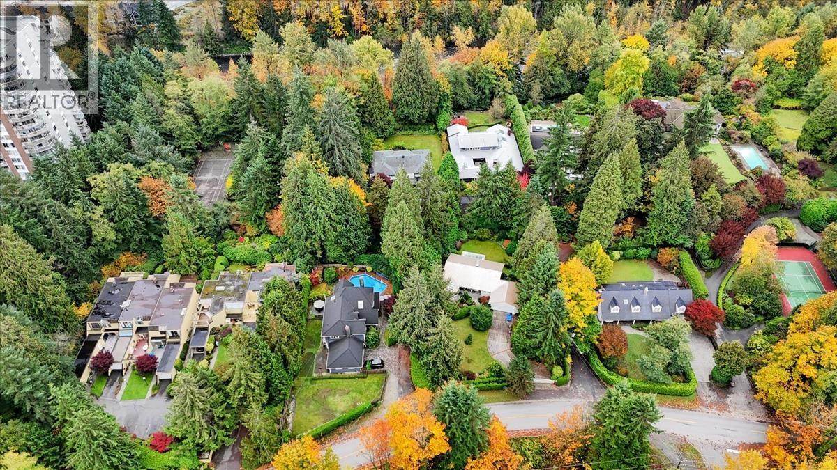 360 KEITH ROAD, West Vancouver