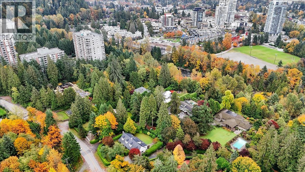 360 KEITH ROAD, West Vancouver