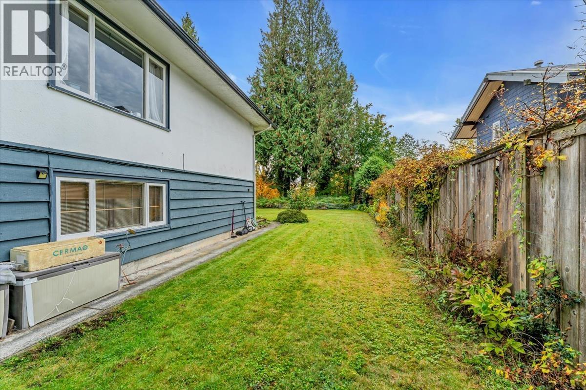 360 KEITH ROAD, West Vancouver