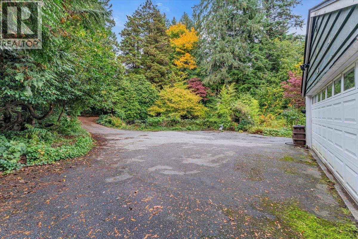360 KEITH ROAD, West Vancouver