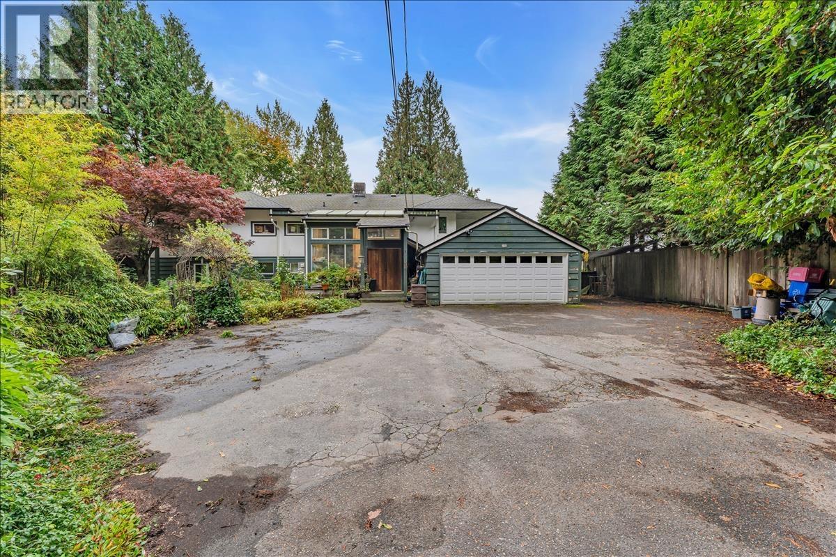 360 KEITH ROAD, West Vancouver