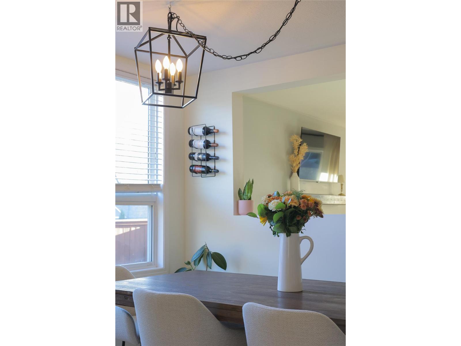 24 Kootenay Avenue N, Fruitvale