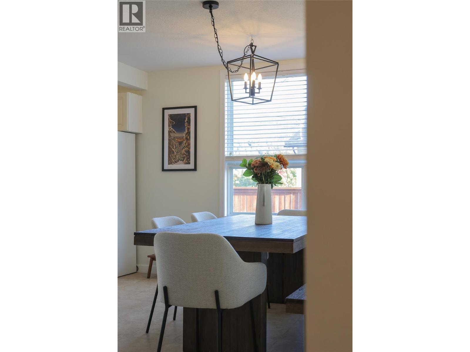 24 Kootenay Avenue N, Fruitvale