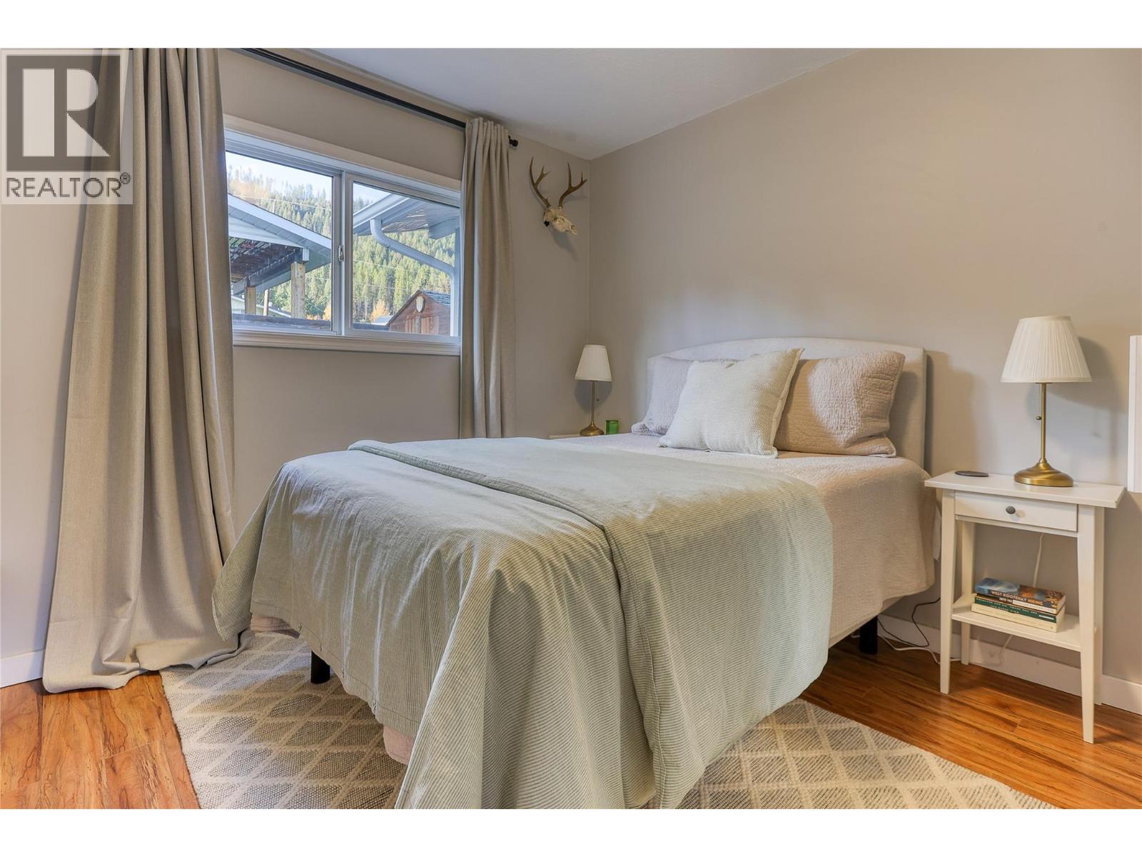 24 Kootenay Avenue N, Fruitvale