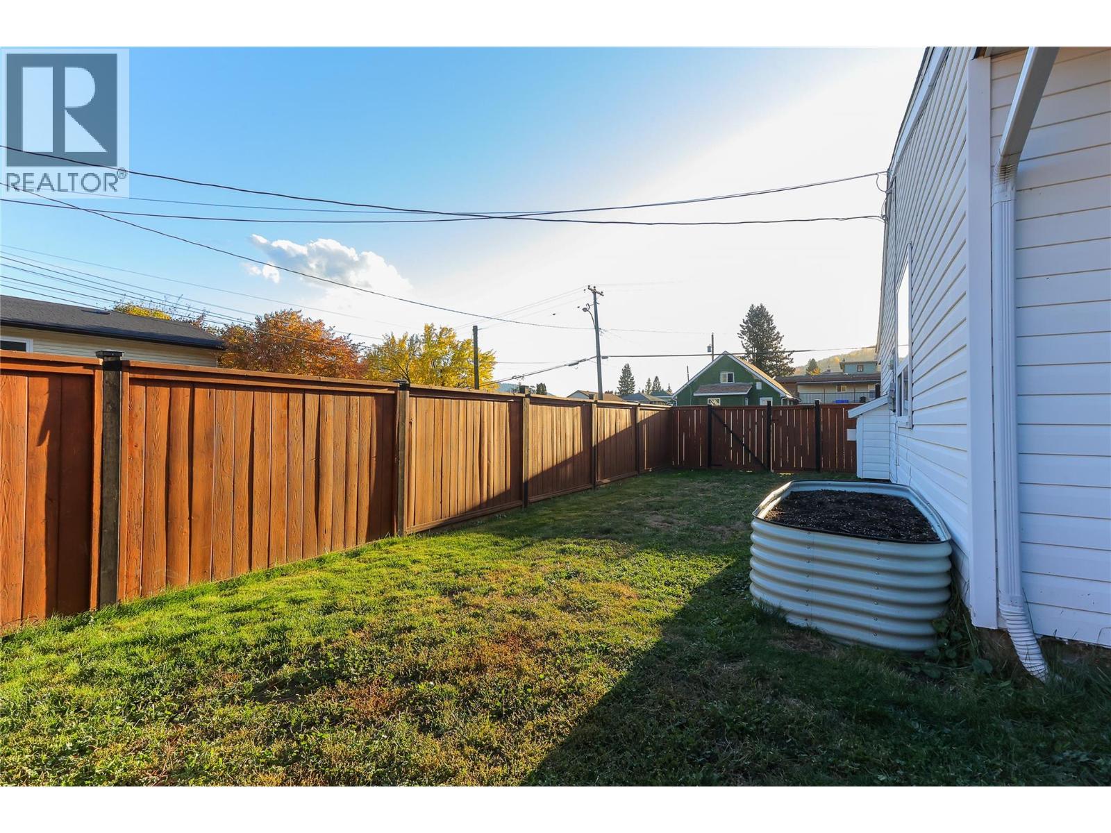 24 Kootenay Avenue N, Fruitvale