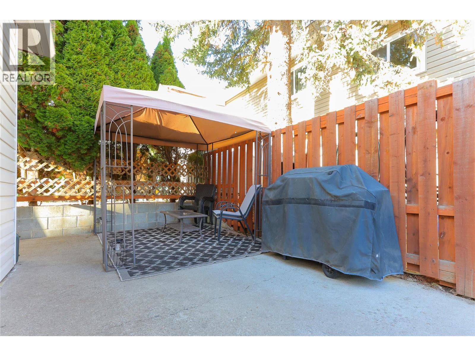 24 Kootenay Avenue N, Fruitvale